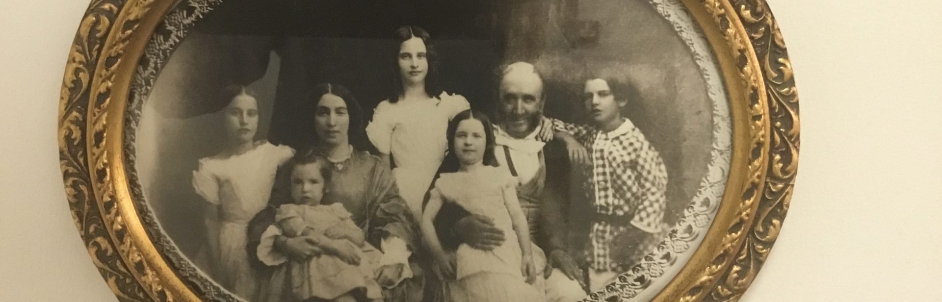 Lionel and Fanny Samson and five of their children.