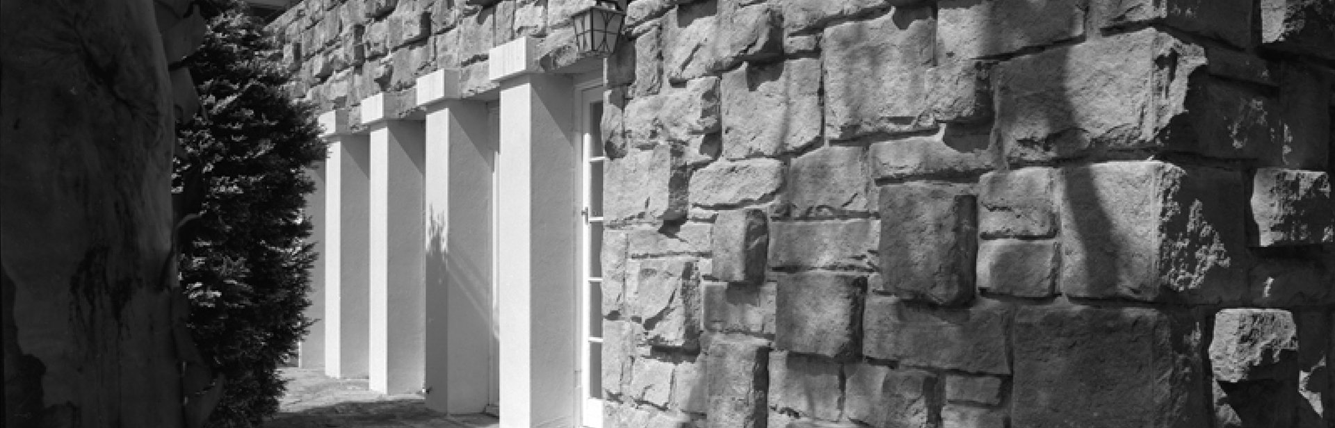 Detail from photograph. Photographer Max Dupain, 1965. Walter Burley Griffin Society Collection.