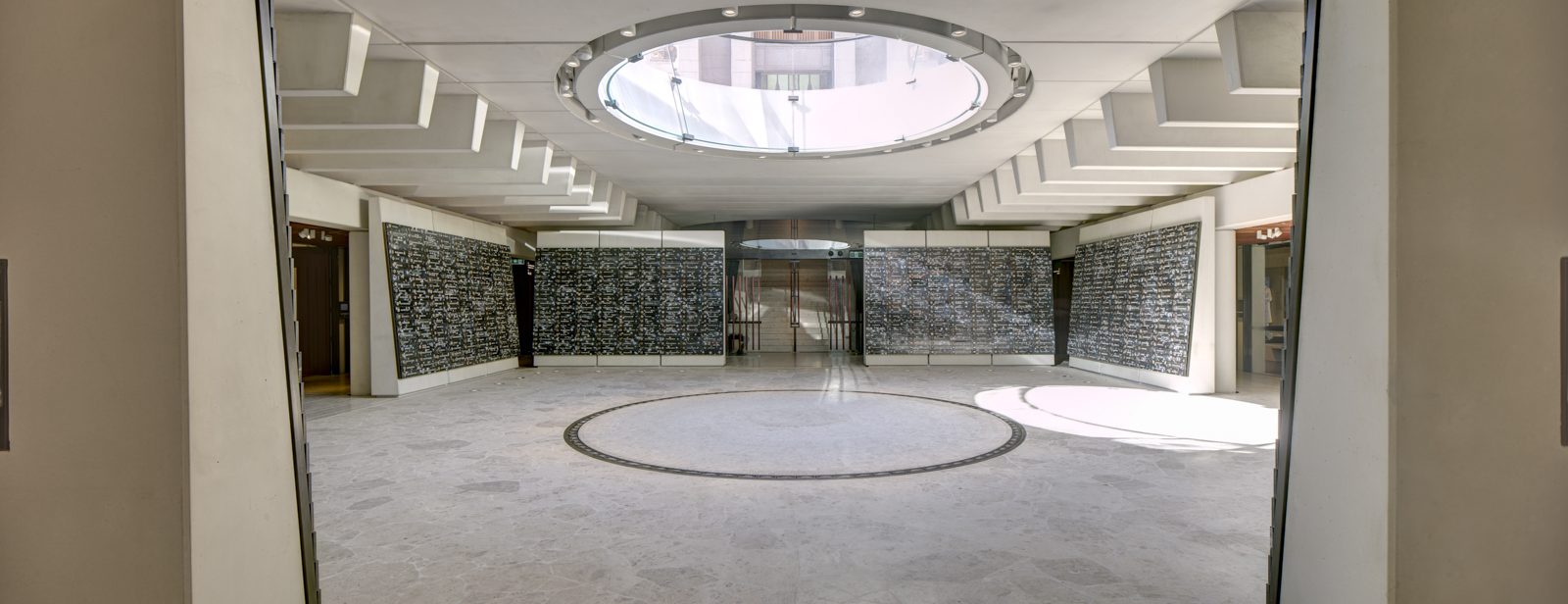Embedded in the Hall of Service is a ring displaying small samples of earth from 100 battlefields or sites of military significance from around the world.