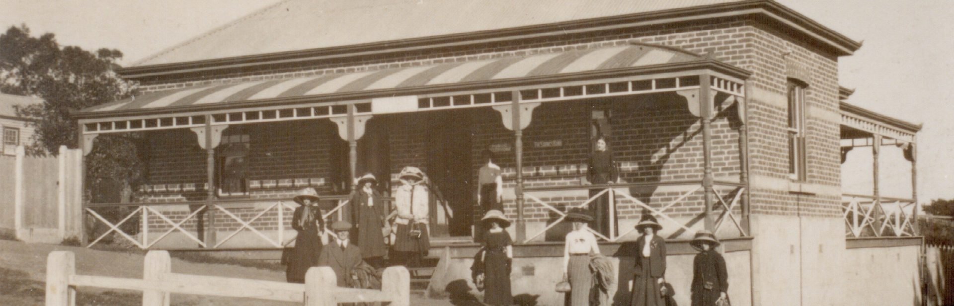 This image captures the old post office in Cowes, constructed in 1910 using reclaimed bricks from West's chicory kiln.